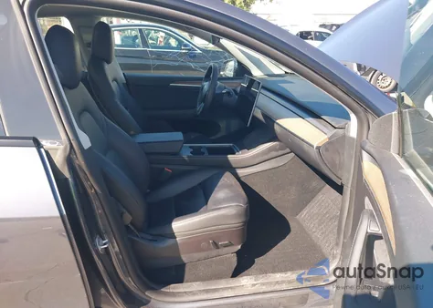 2022 Tesla Model Y Long Range Dual Motor All-Wheel Drive z USA, uszkodzony, nr VIN 7SAYGDEEXNF572277